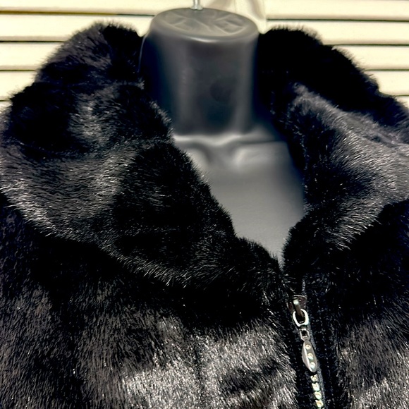Lisa International XL Fur Crystal Zipper Closure - Picture 6 of 10